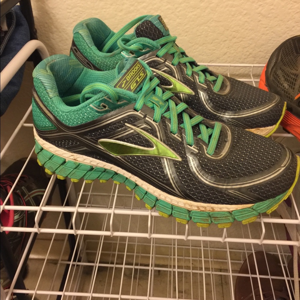 Women’s Brooks Running Shoes- Sz 8
